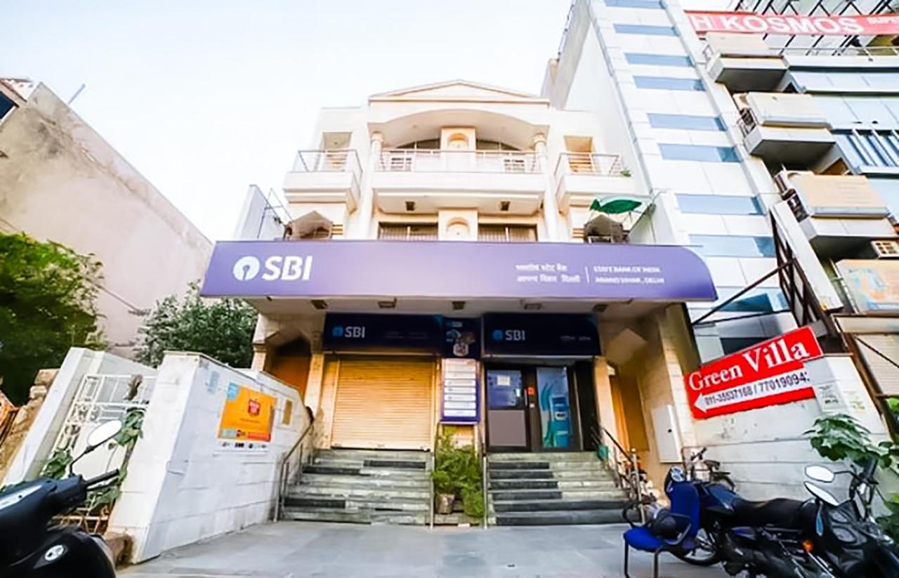 Roomshala 088 Near Anand Vihar 3*