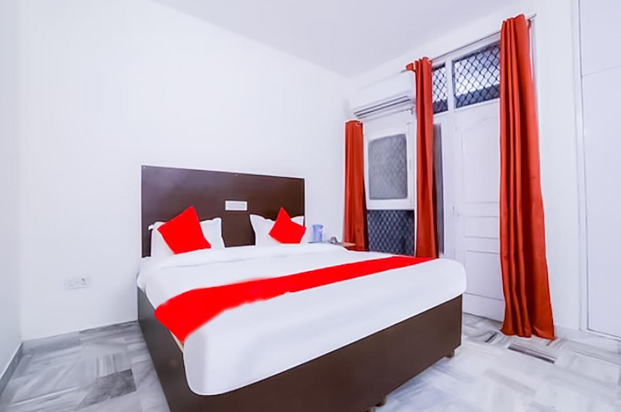 Roomshala 088 Near Anand Vihar 3* New Delhi