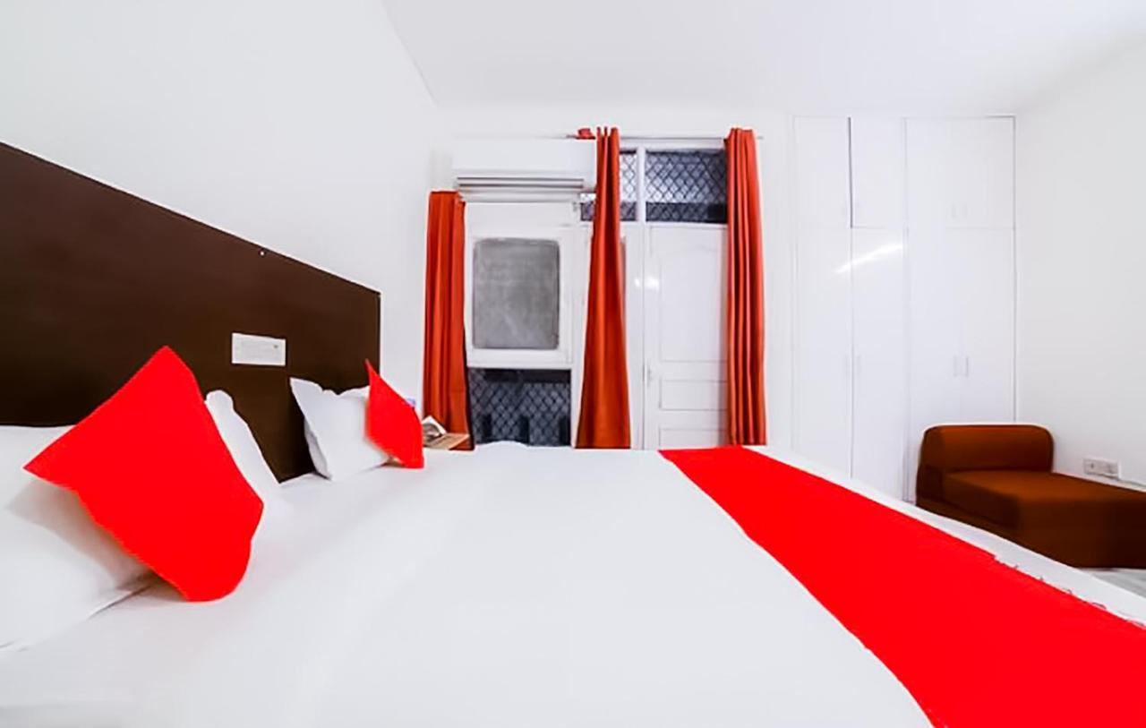 Hotel Roomshala 088 Near Anand Vihar New Delhi