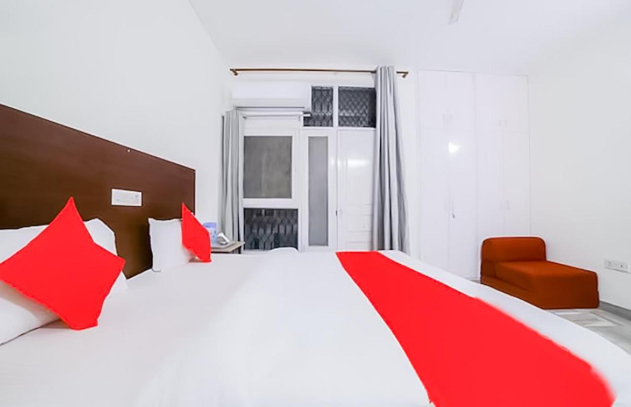 Roomshala 088 Near Anand Vihar 3* New Delhi