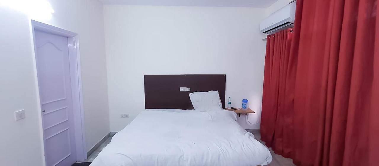 Roomshala 088 Near Anand Vihar New Delhi