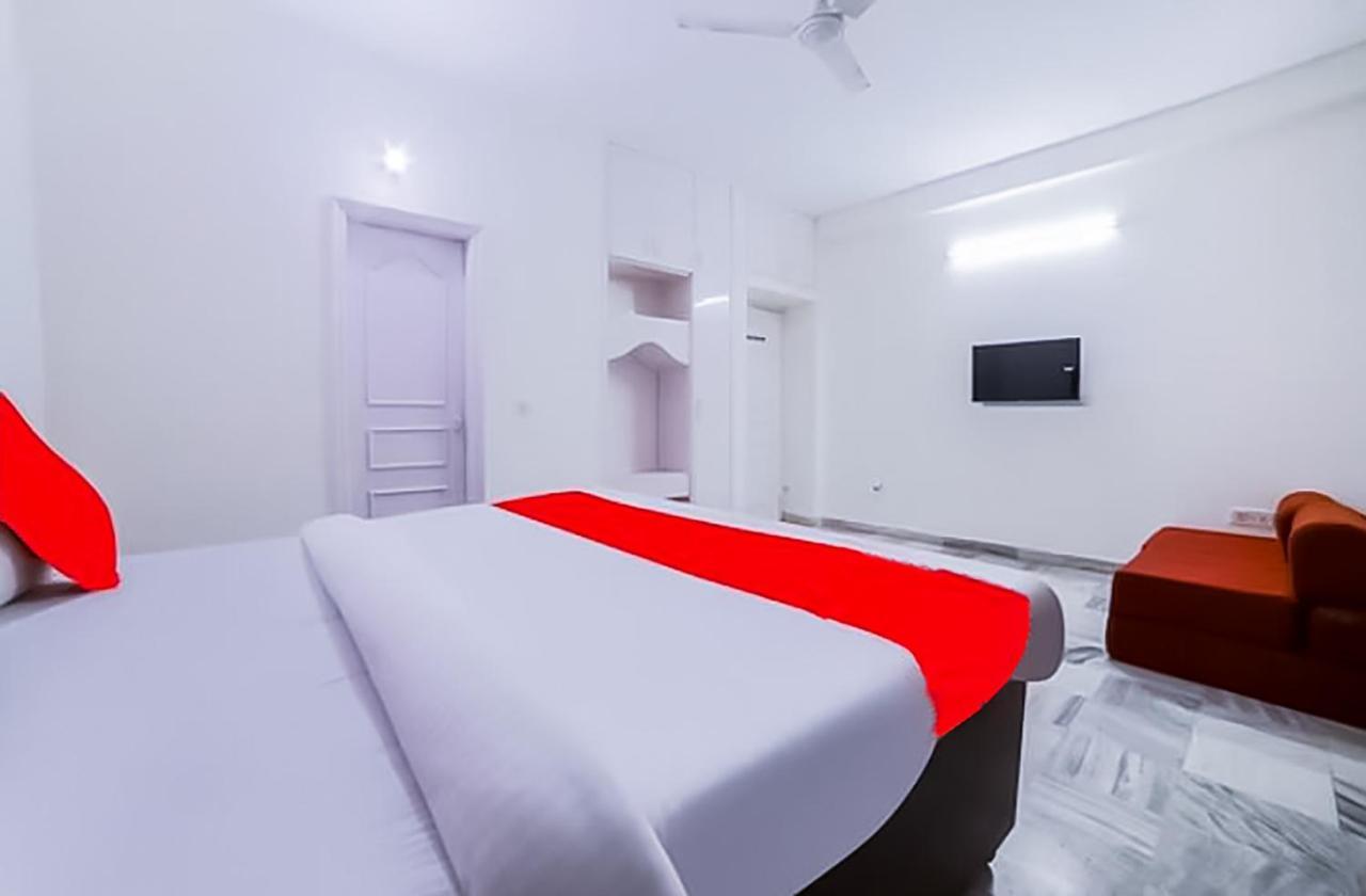 Roomshala 088 Near Anand Vihar 3* New Delhi