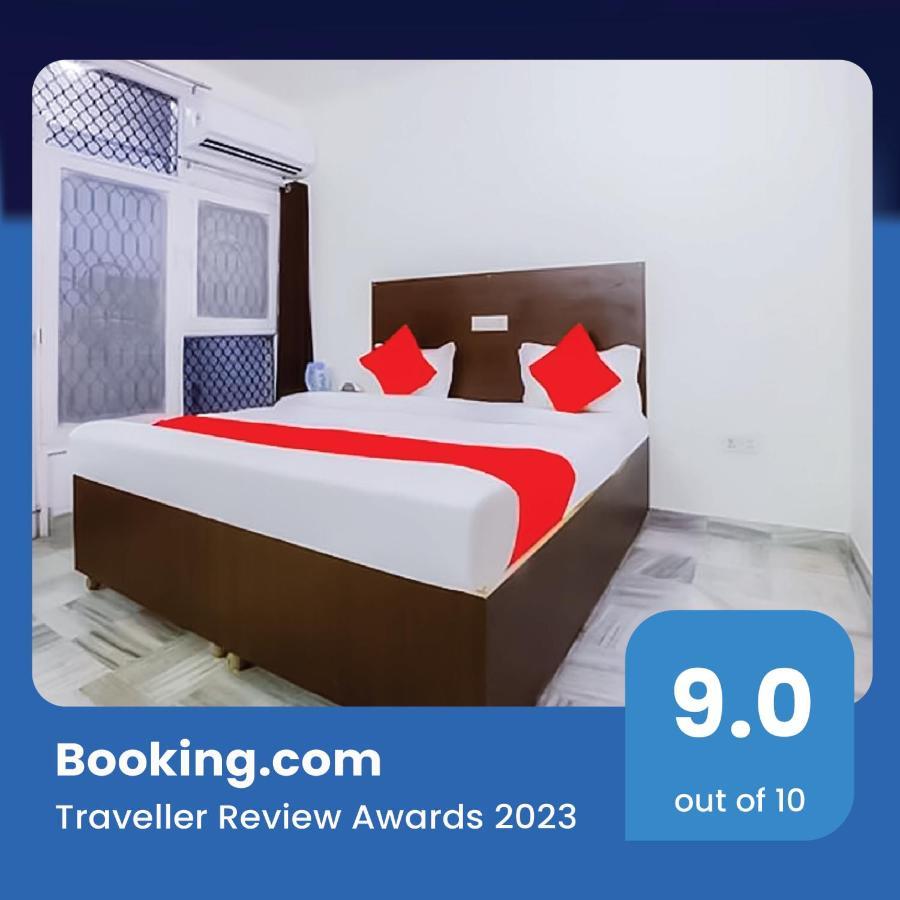 Roomshala 088 Near Anand Vihar Hotel